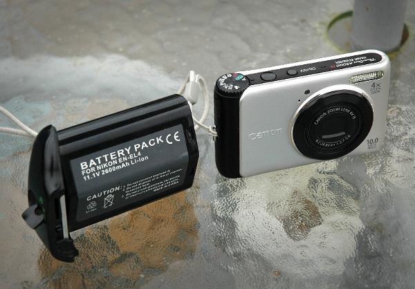 D2H battery next to a compact camera